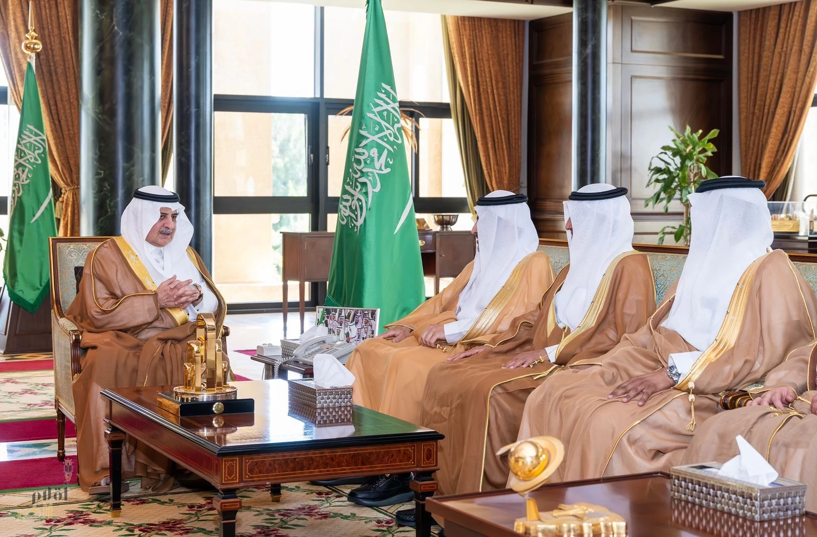 أمير تبوك يستقبل معالي نائب وزير البيئة والمياه والزراعة