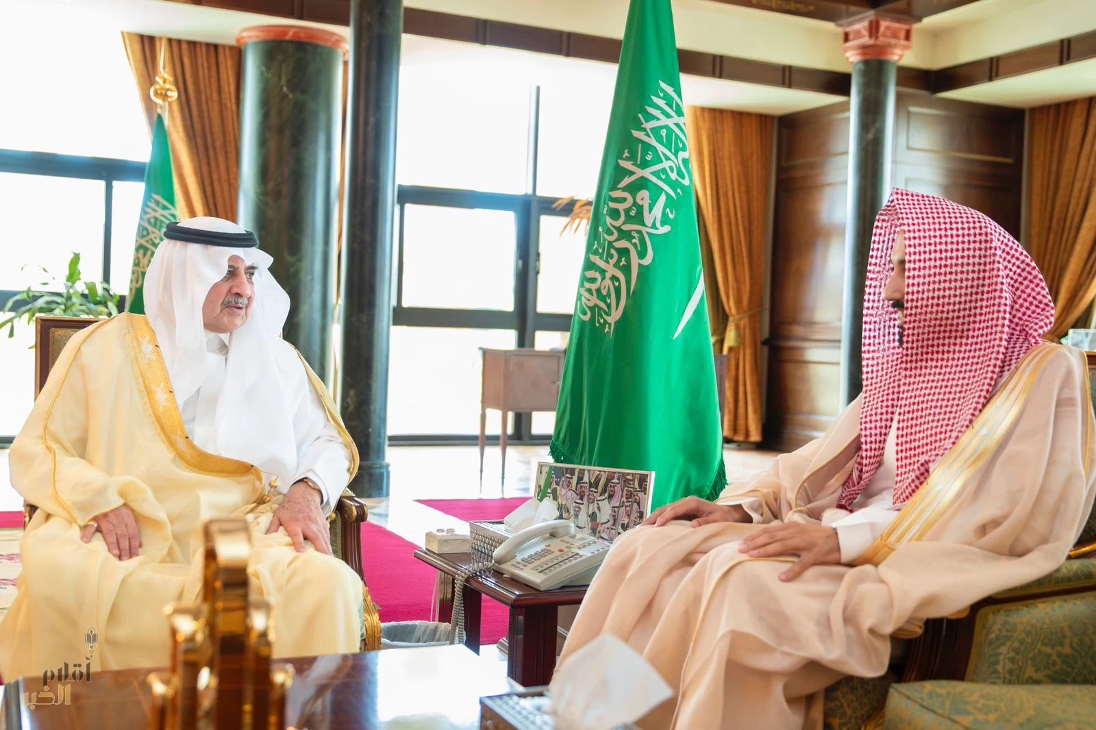أمير منطقة تبوك يستقبل مدير فرع هيئة الأمر بالمعروف والنهي عن المنكر
