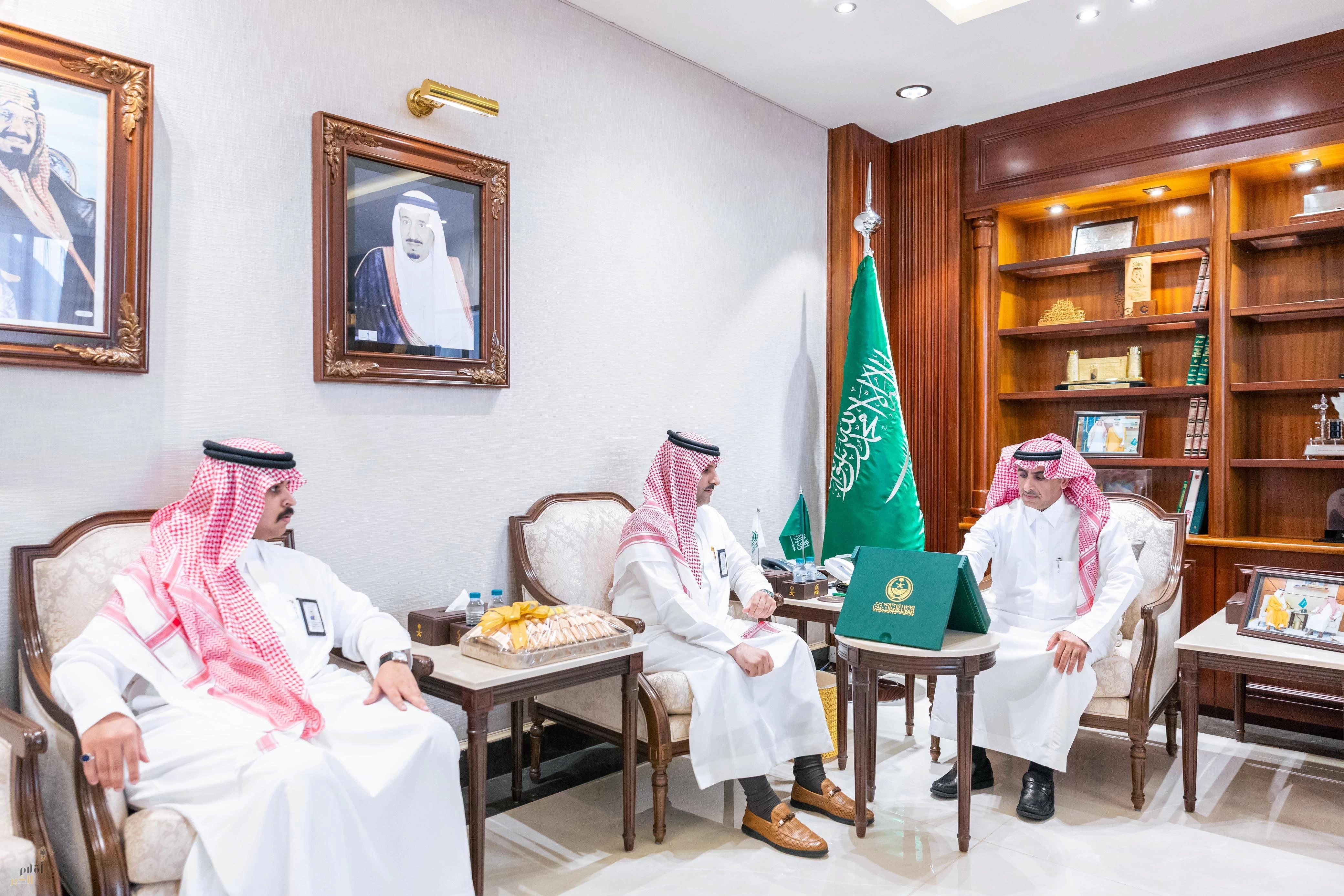 وكيل إمارة الشرقية يدشن البطاقات الرقمية لمنسوبي الإمارة عبر توكلنا