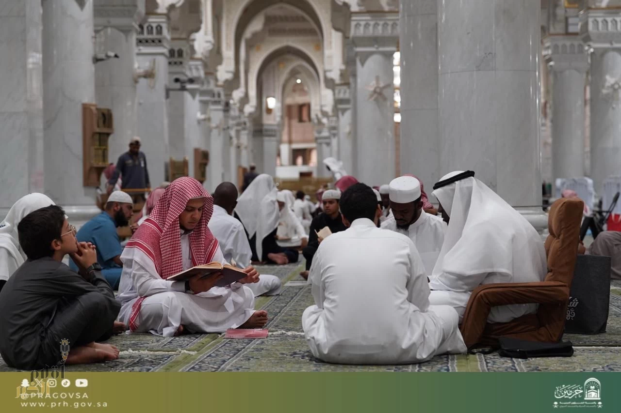 رئاسة الشؤون الدينيّة تواصل تنفيذ برنامج حفظ السنة والمتون العلميّة في الحرمين الشريفين