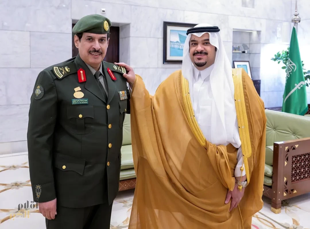 نائب أمير منطقة الرياض يقلّد مدير جوازات المنطقة رتبته الجديدة