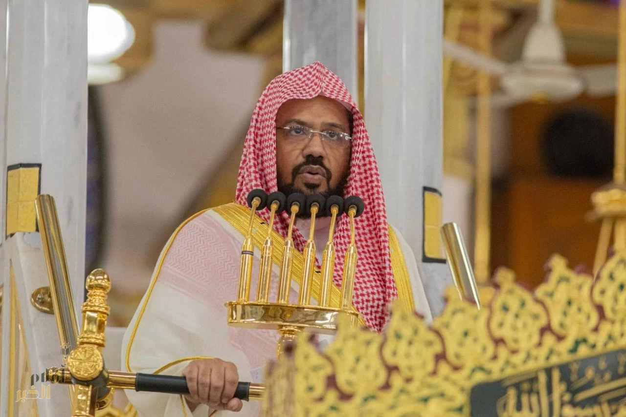 الشيخ الدكتور أحمد بن علي الحذيفي يؤم المصلين لصلاة الجمعة بالمسجد النبوي