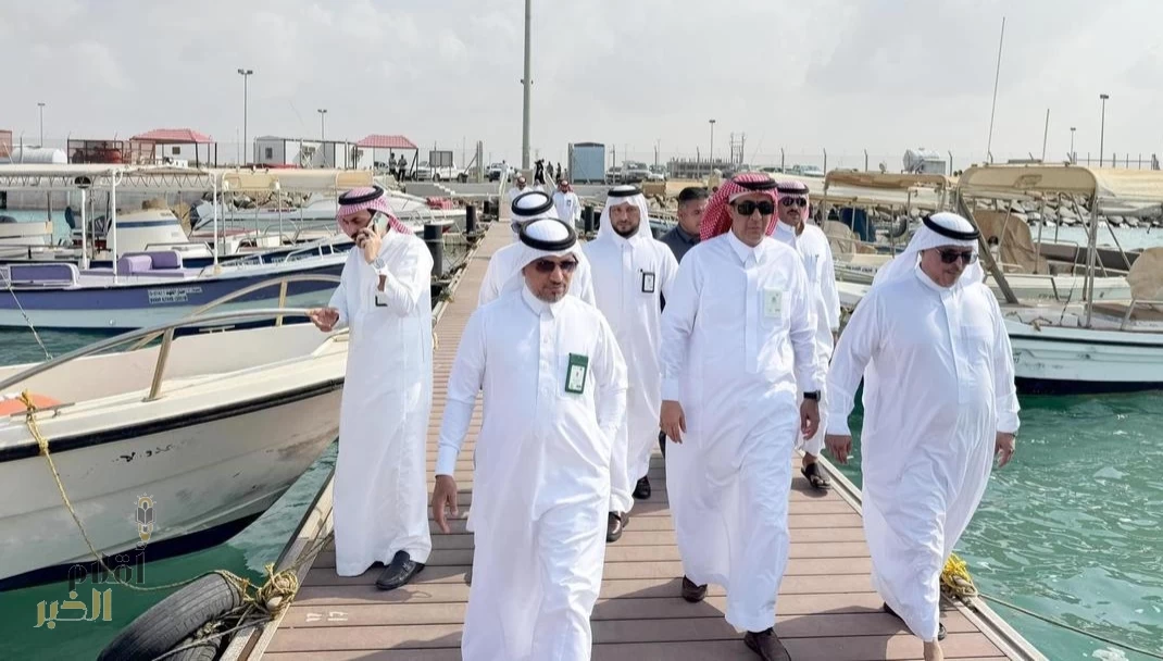 "البيئة والزراعة" تُسلّم 65 محركًا بحريًا للصيادين بينبع