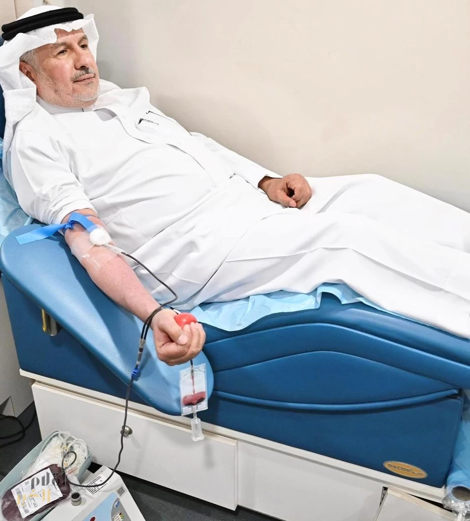 الدكتور الربيعة ومنسوبو مركز الملك سلمان للإغاثة يشاركون في الحملة الوطنية للتبرع بالدم