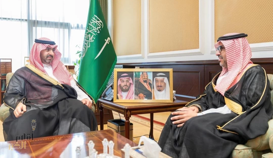 نائب أمير تبوك يستقبل مدير فرع وزارة الرياضة بالمنطقة