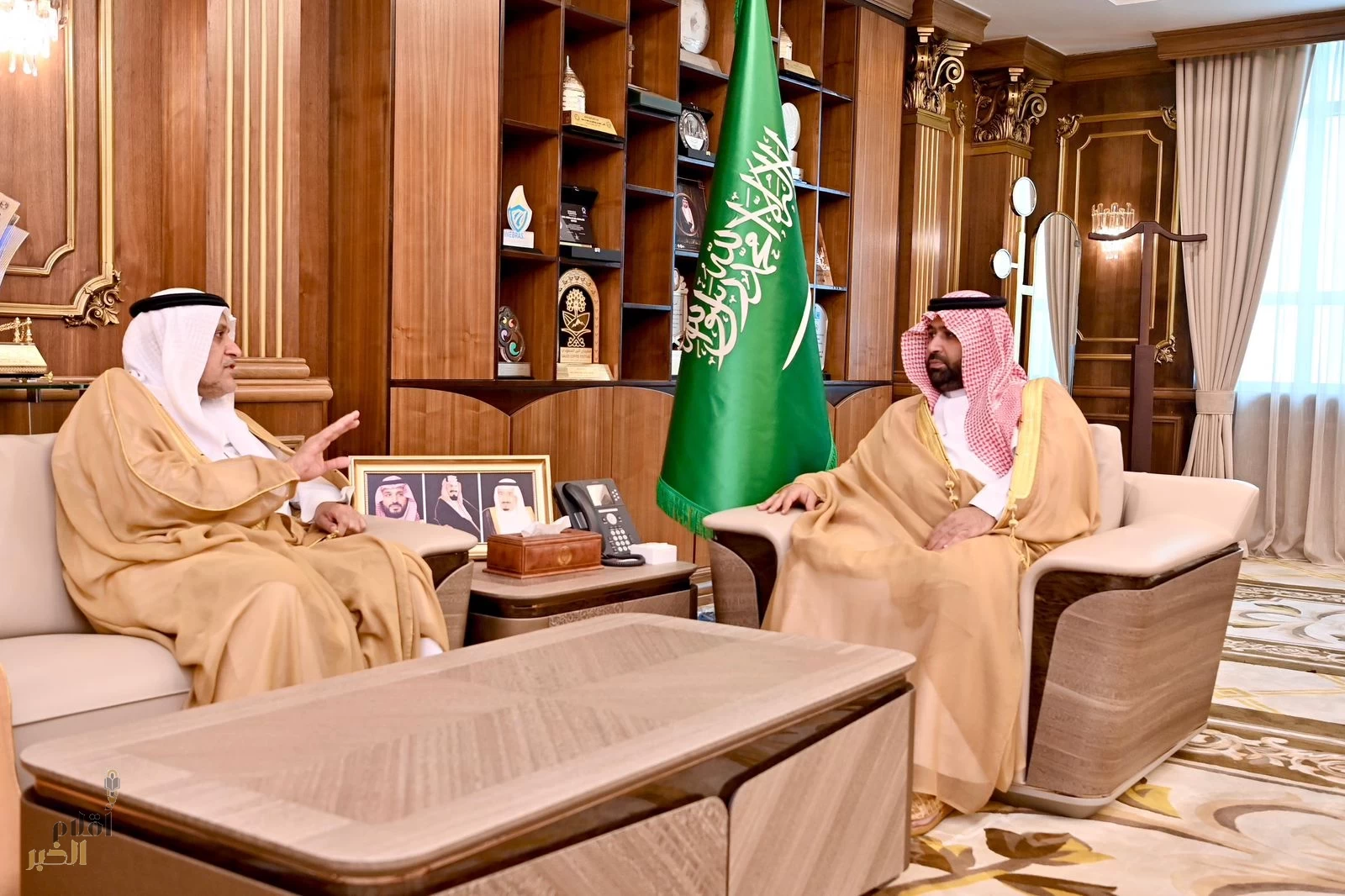 أمير جازان يستقبل رئيس الهيئة الملكية للجبيل وينبع ويشهد توقيع اتفاقيتين لتعزيز التنمية والأمن الغذائي .