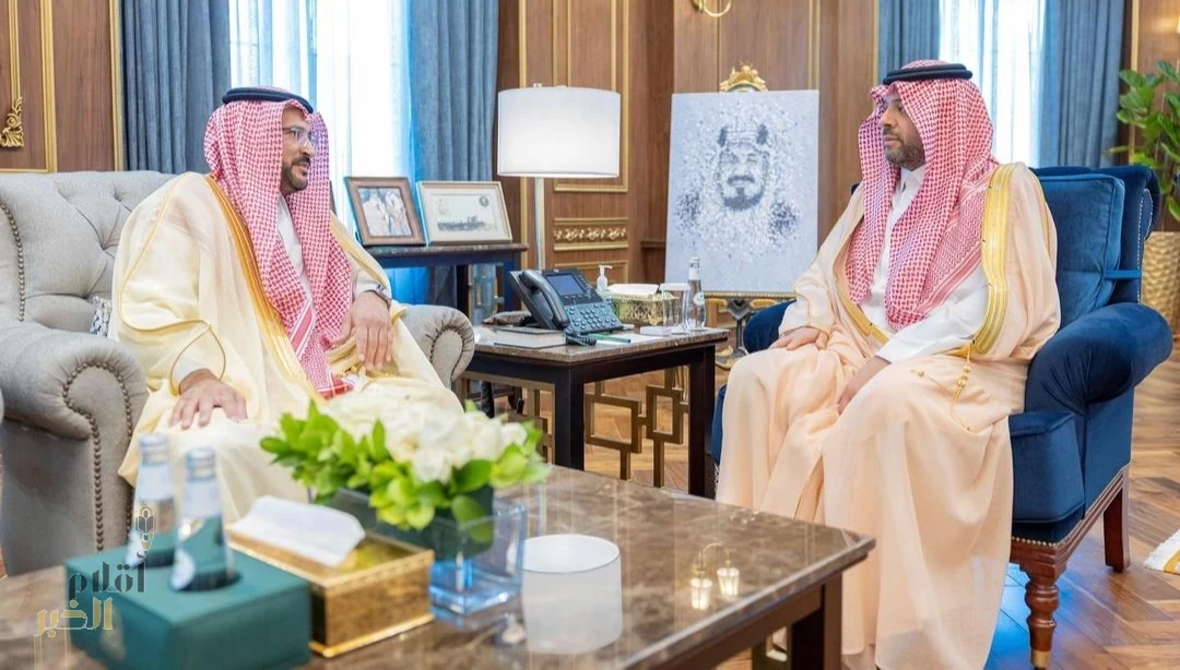 أمير الحدود الشمالية يطّلع على تقرير الاستدامة لفرع الاتصالات 2024