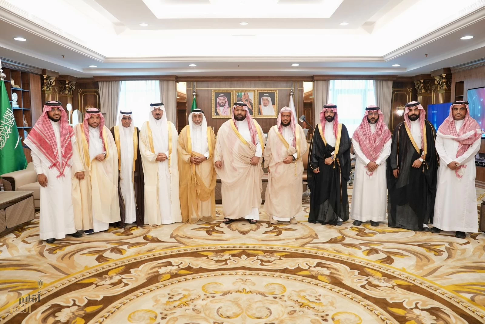 أمير منطقة جازان يستقبل أبناء قاضي التمييز بجازان سابقًا أحمد معافا