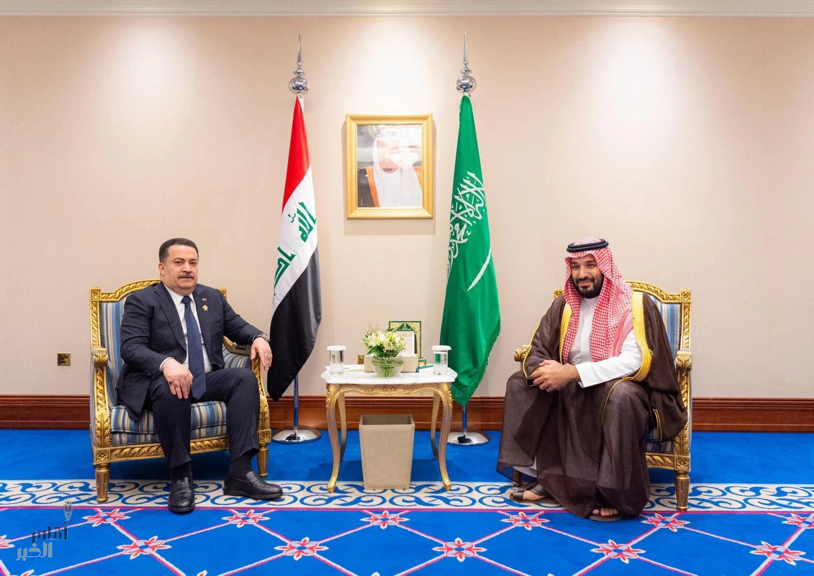 سمو ولي العهد يلتقي رئيس مجلس الوزراء في جمهورية العراق