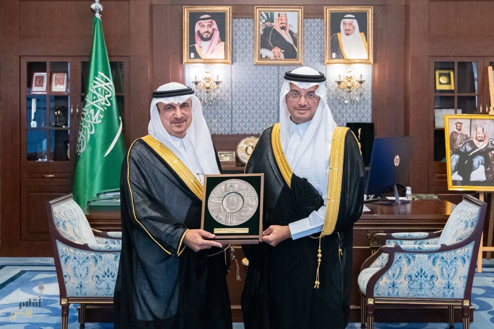 مُحافظ الأحساء يُكرّم الدكتور سعد الملحم لجهوده الإنسانيّة ضمن مركز الملك سلمان للإغاثة