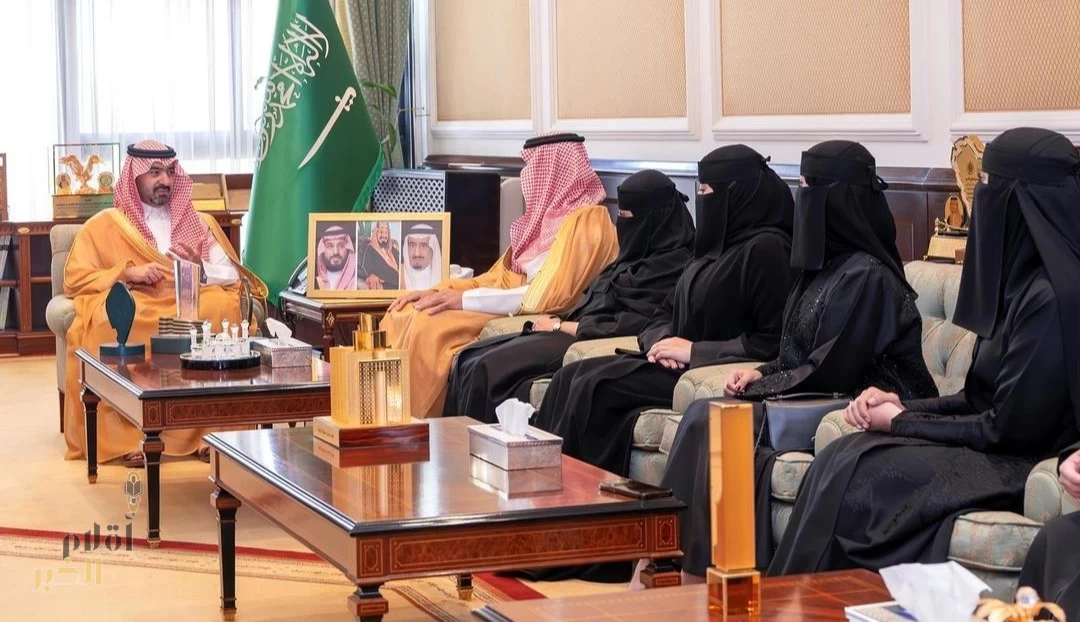 الأمير خالد بن سعود يكرم تجمع تبوك الصحي لحصوله على جائزة أداء الصحة في نسختها السابعة