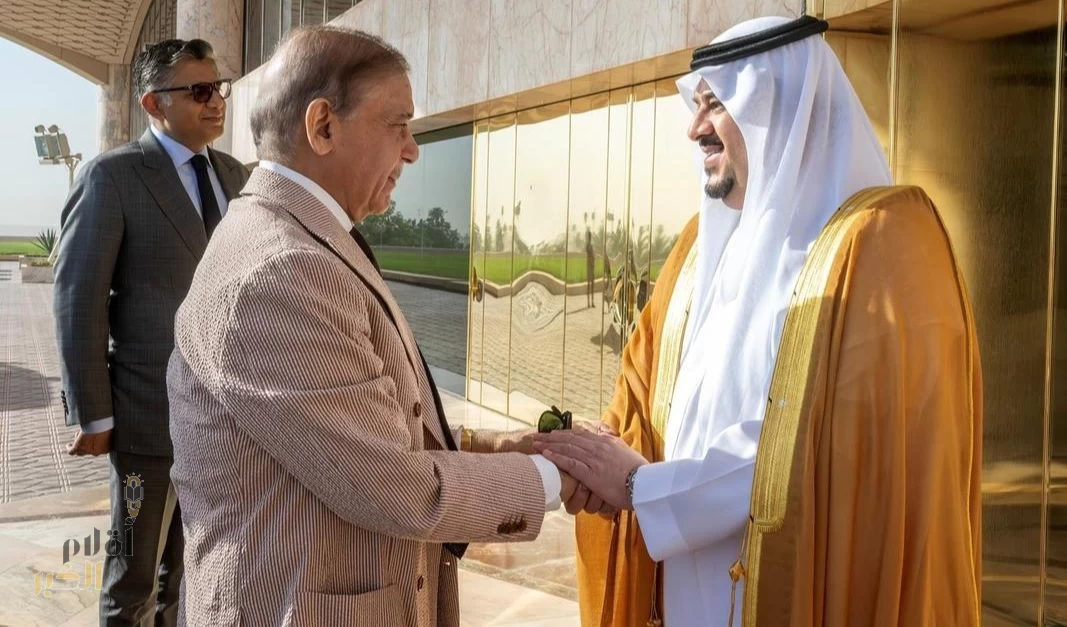 رئيس وزراء جمهورية باكستان يغادر الرياض وفي مقدمة مودعيه نائب أمير