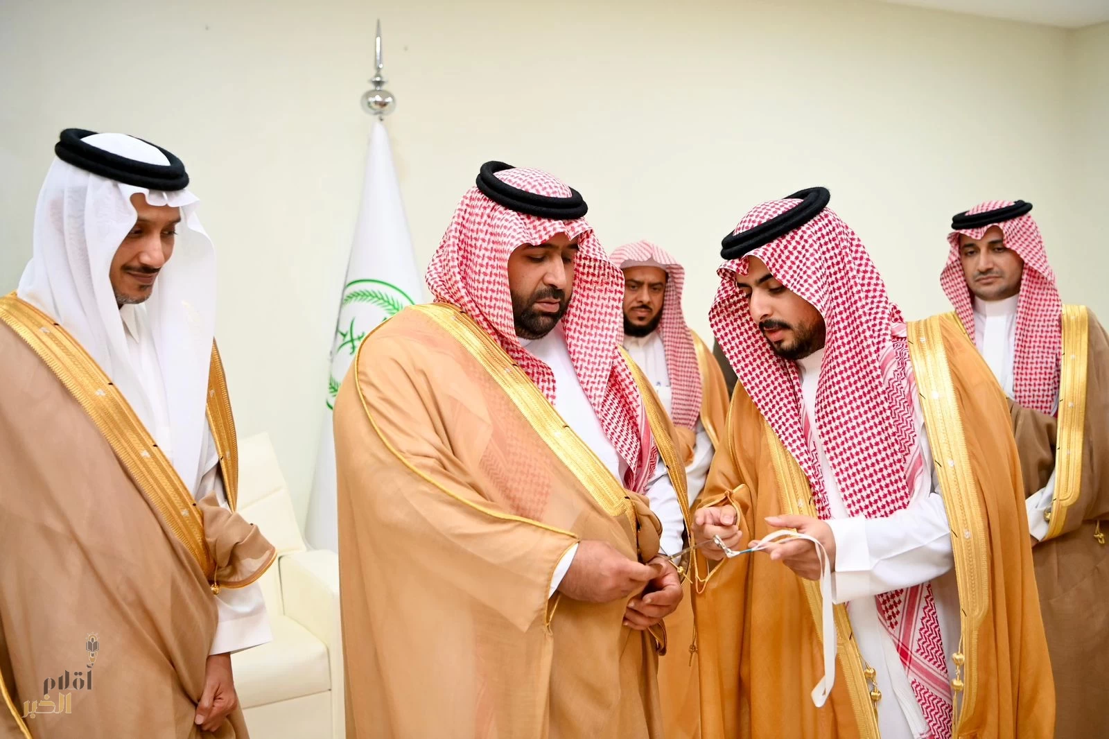 أمير جازان يزور المركز الإعلامي الخاص بفعاليات اليوم الوطني الـ95 بالمنطقة