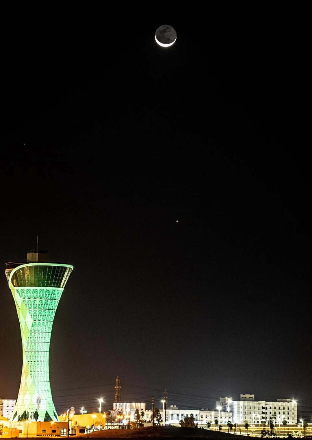 اقتران الزهرة بالقمر وقلب الأسد يزين سماء عرعر فجرًا