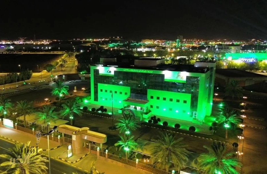 "الشؤون الإسلامية" تتفاعل مع اليوم الوطني الـ95.. وتتزيّن مبانيها باللون الأخضر