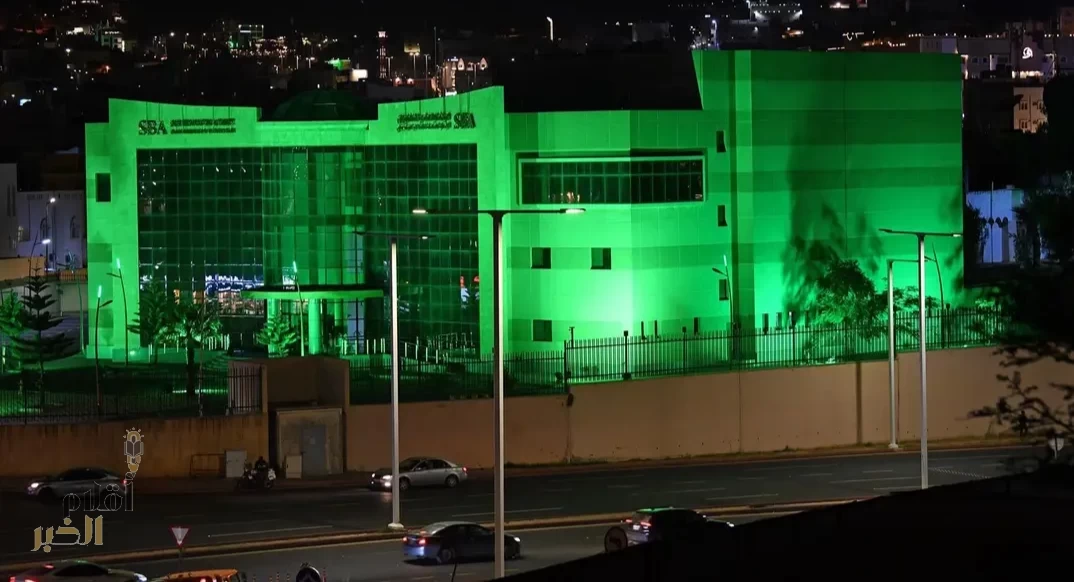 شوارع وميادين أبها تتوشح باللون الأخضر استعدادًا للاحتفاء باليوم الوطني الـ95