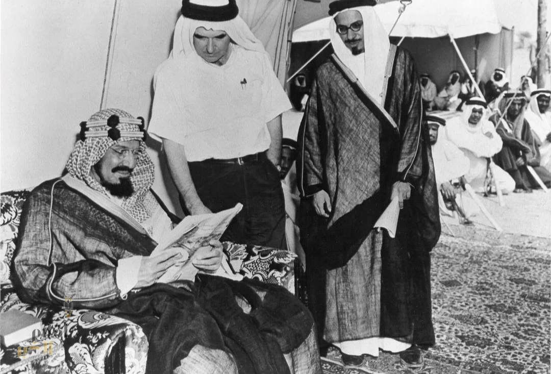 الملك عبدالعزيز.. لمحاتٌ من اعتزازه بالعِلم زمن التوحيد
