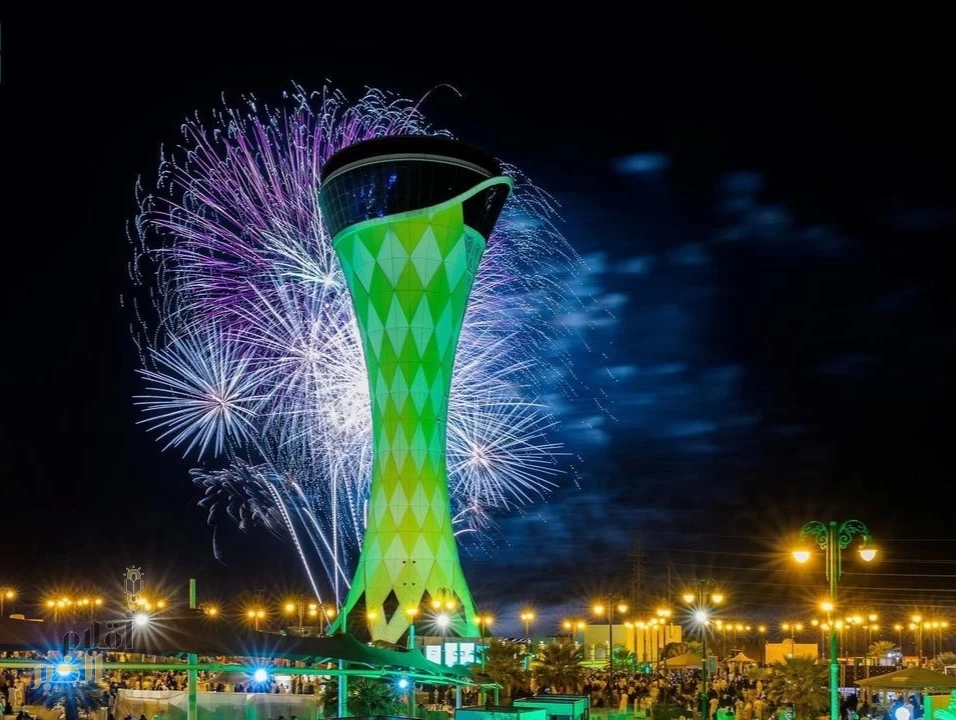 الألعاب النارية تزيّن سماء منطقة الحدود الشمالية في اليوم الوطني