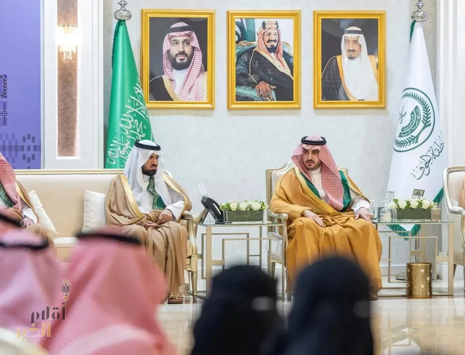 أمير منطقة الجوف يشارك منسوبي الإمارة الاحتفال باليوم الوطني