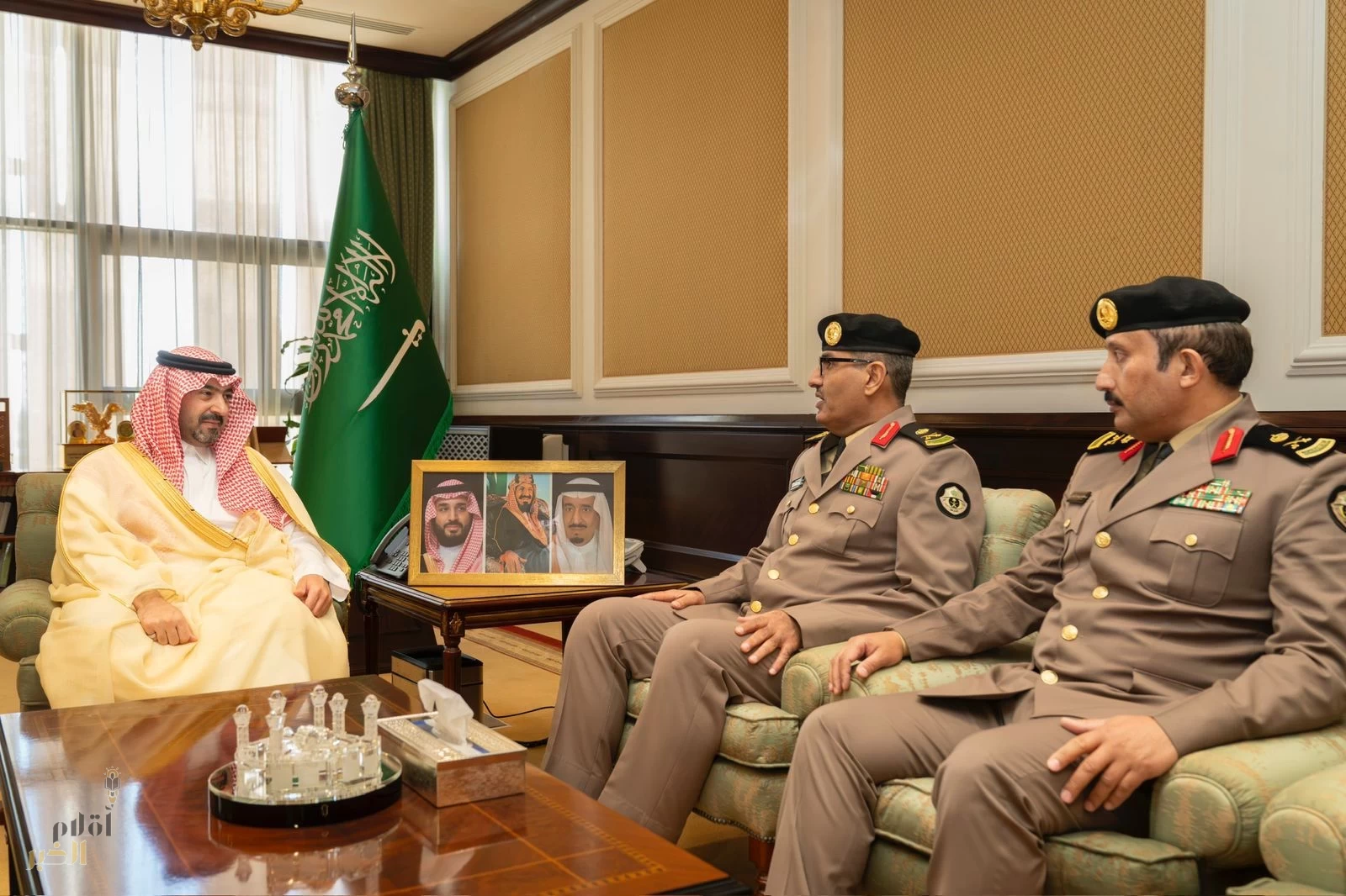 نائب أمير تبوك يستقبل مدير شرطة المنطقة  