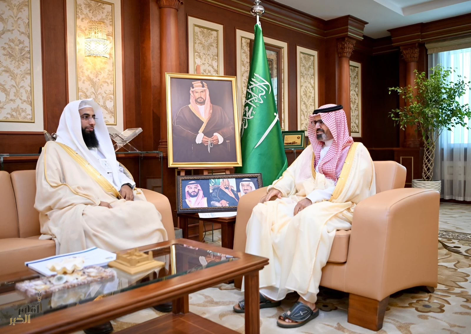 نائب أمير جازان يستقبل مدير هيئة الأمر بالمعروف ويستعرض تقريرها السنوي