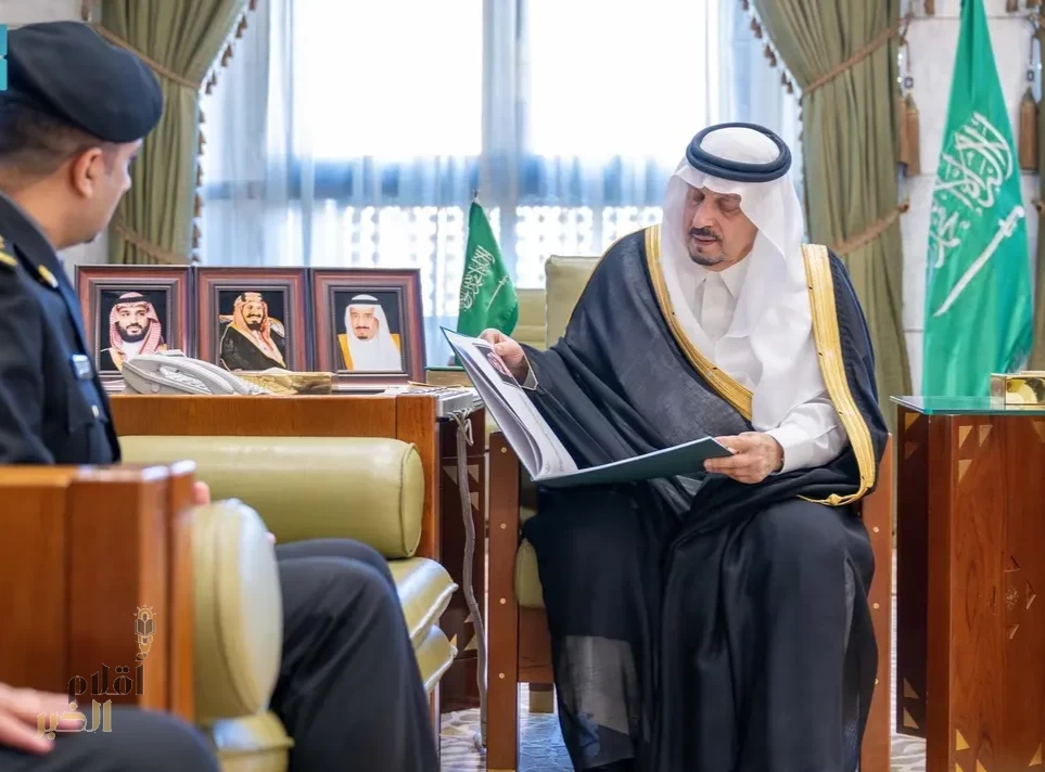 أمير الرياض يستقبل مدير مركز العمليات الأمنية الموحدة بالمنطقة