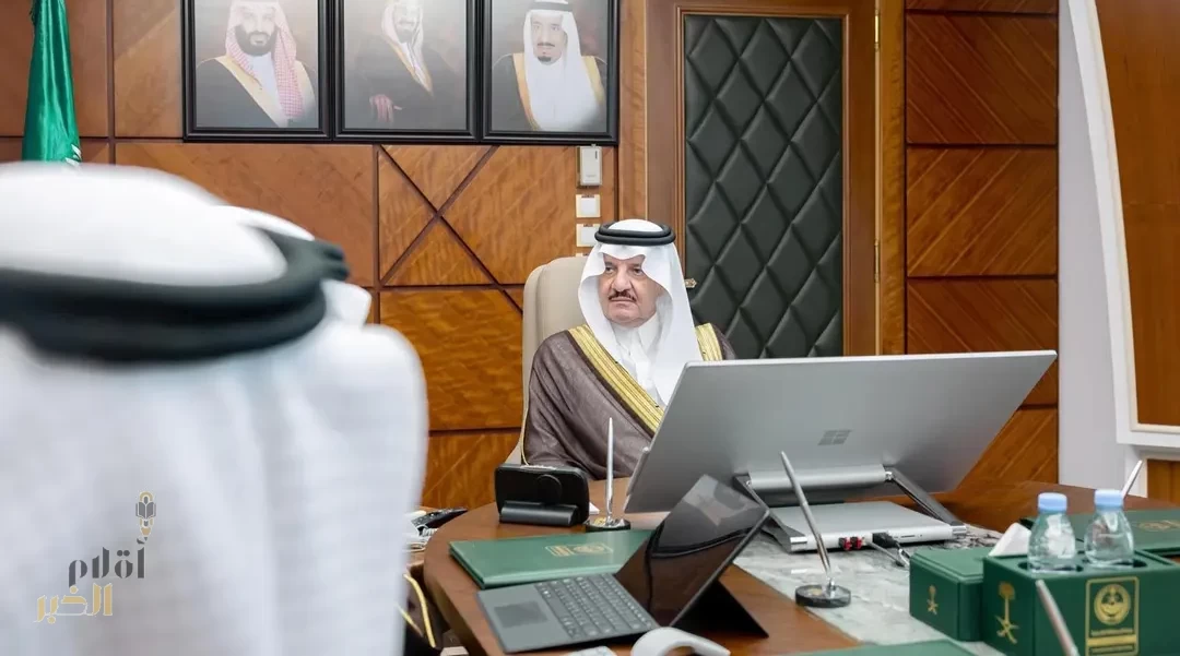 أمير المنطقة الشرقية يدشّن الحافلة الذكية المتنقلة لشركة stc