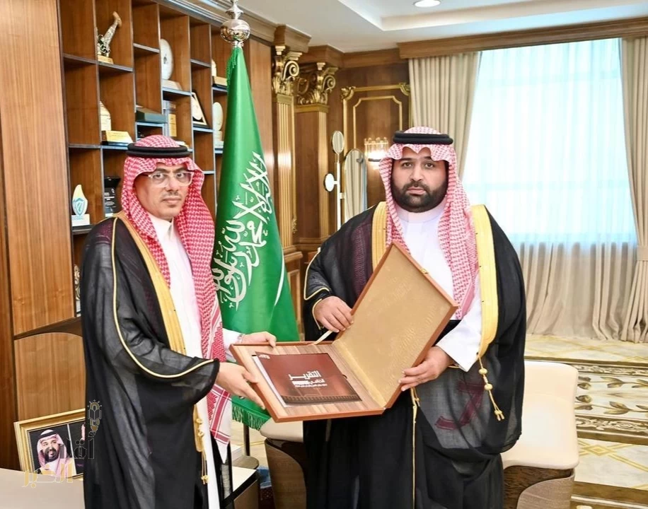 الأمير محمد بن عبدالعزيز يستقبل أمين جائزة جازان للتفوق والإبداع