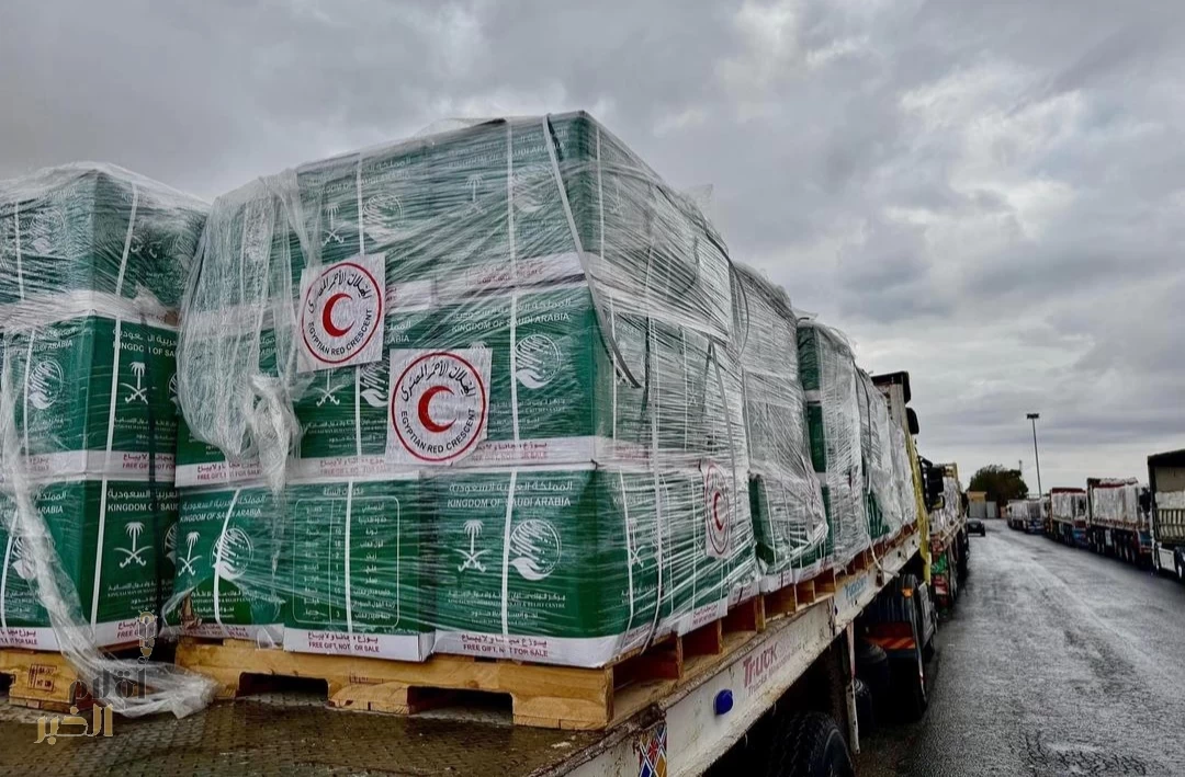مساعدات إغاثية سعودية جديدة تعبر منفذ رفح متجهة إلى قطاع غزة مقدمة من مركز الملك سلمان للإغاثة