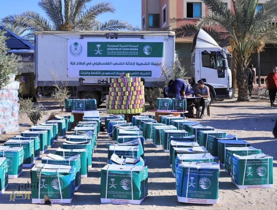 مركز الملك سلمان للإغاثة يوزّع مساعدات إغاثية في مخيمات النازحين في قطاع غزة