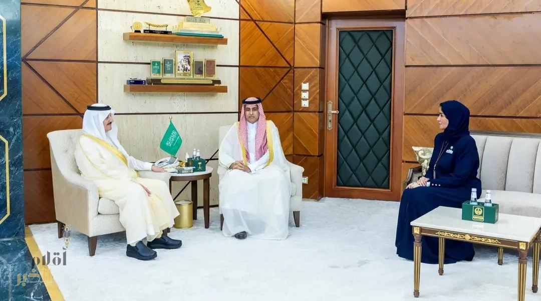 أمير المنطقة الشرقية يستقبل المشرف العام على البعثة التعليمية في مملكة البحرين ومدير عام التعليم بالمنطقة الشرقية بمناسبة تكليفهما