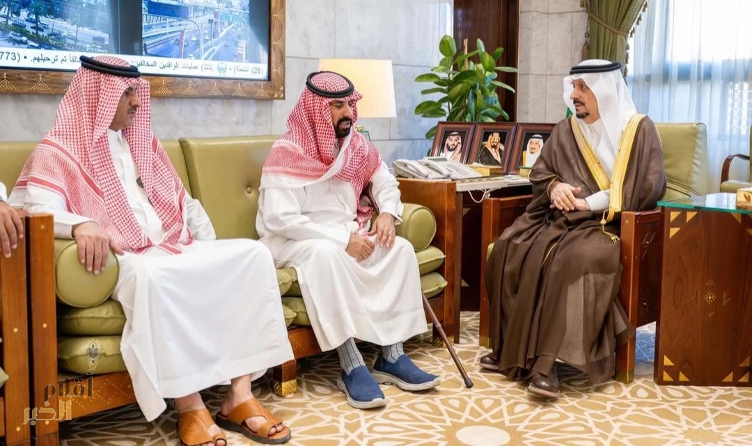 أمير منطقة الرياض يستقبل الهزري المتنازل عن قاتل ابنه