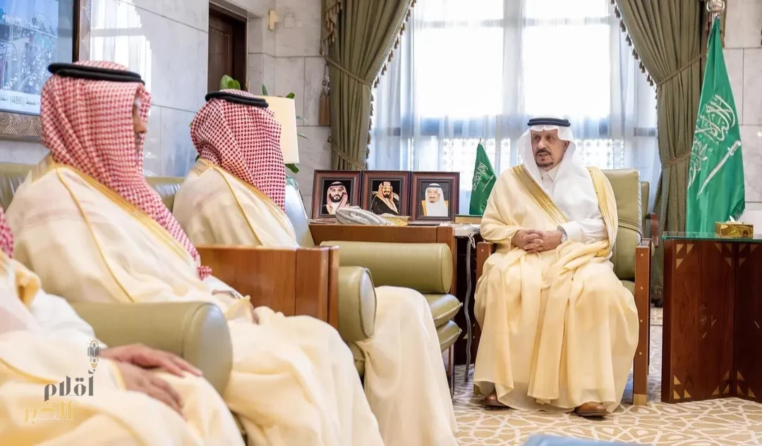 أمير الرياض يستقبل مدير عام التعليم بالمنطقة