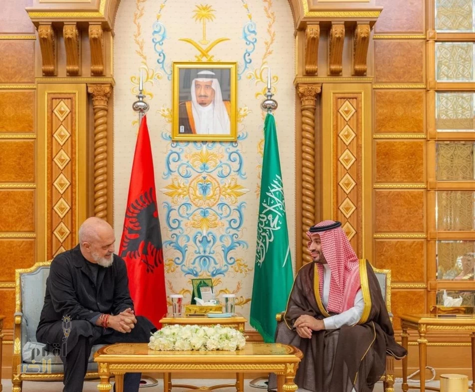 سمو ولي العهد يلتقي رئيس وزراء جمهورية ألبانيا