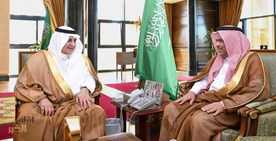 أمير منطقة تبوك يستقبل مدير الأحوال المدنية بالمنطقة