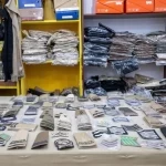 اللجنة الأمنية بإمارة الرياض تغلق ثلاثة محال مخالفة لنظام بيع وخياطة الملابس العسكرية وتصادر عددًا من الرتب والشعارات العسكرية