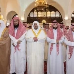 نائب أمير منطقة الرياض يؤدي صلاة الميت على والدة الشيخ الشبانات ووالدة الشيخ الخثلان
