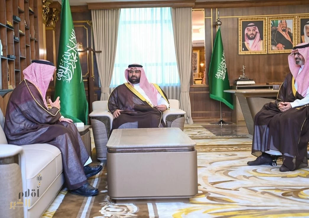 أمير جازان يستقبل وزير الدولة عضو مجلس الوزراء رئيس مجلس إدارة مركز دعم هيئات التطوير