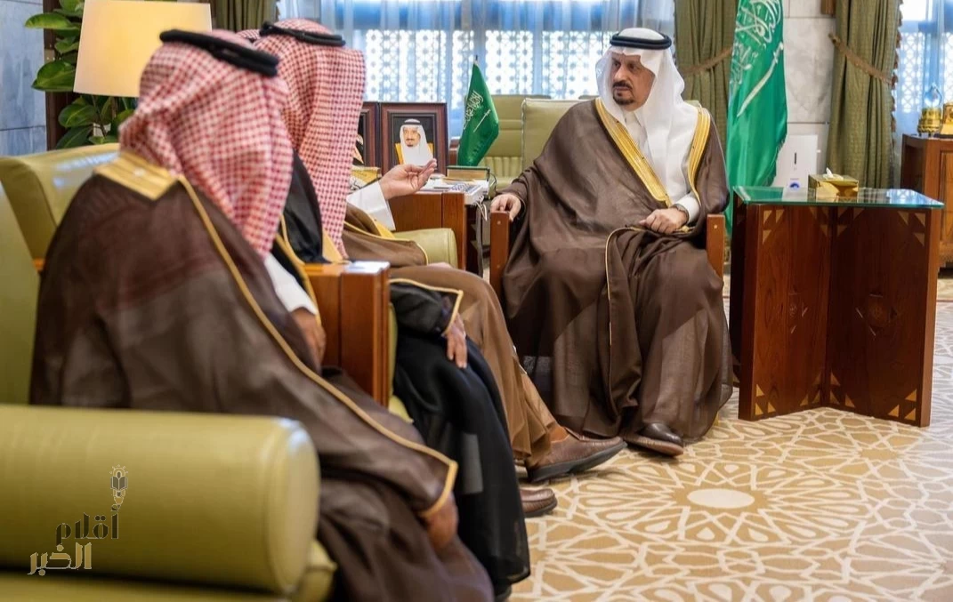 أمير منطقة الرياض يستقبل القحطاني المتنازل عن قاتل أخيه