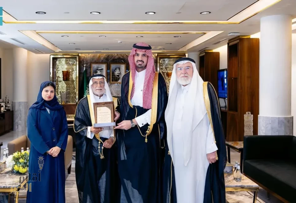 جمعية العمران تمنح سمو أمين منطقة الرياض العضوية الفخرية في الجمعية