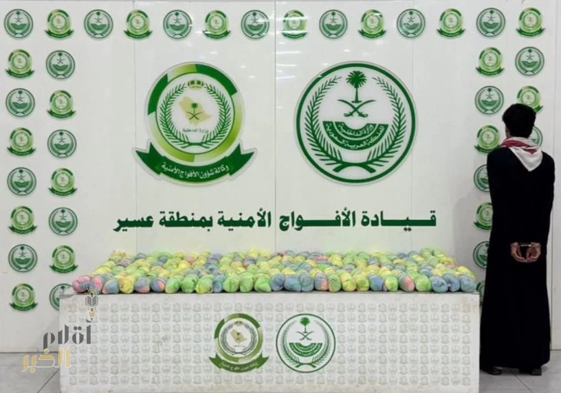 دوريات الأفواج الأمنية بمنطقة عسير تقبض على شخص لترويجه 31 كلجم من القات المخدر