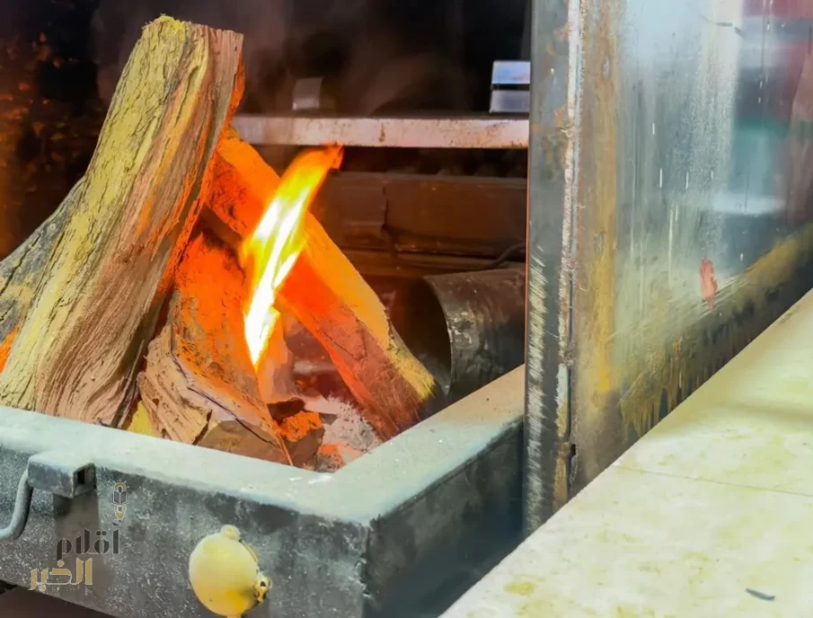 القصيم: موجة البرد تدفع السكان لاستخدام الحطب المستورد للتدفئة