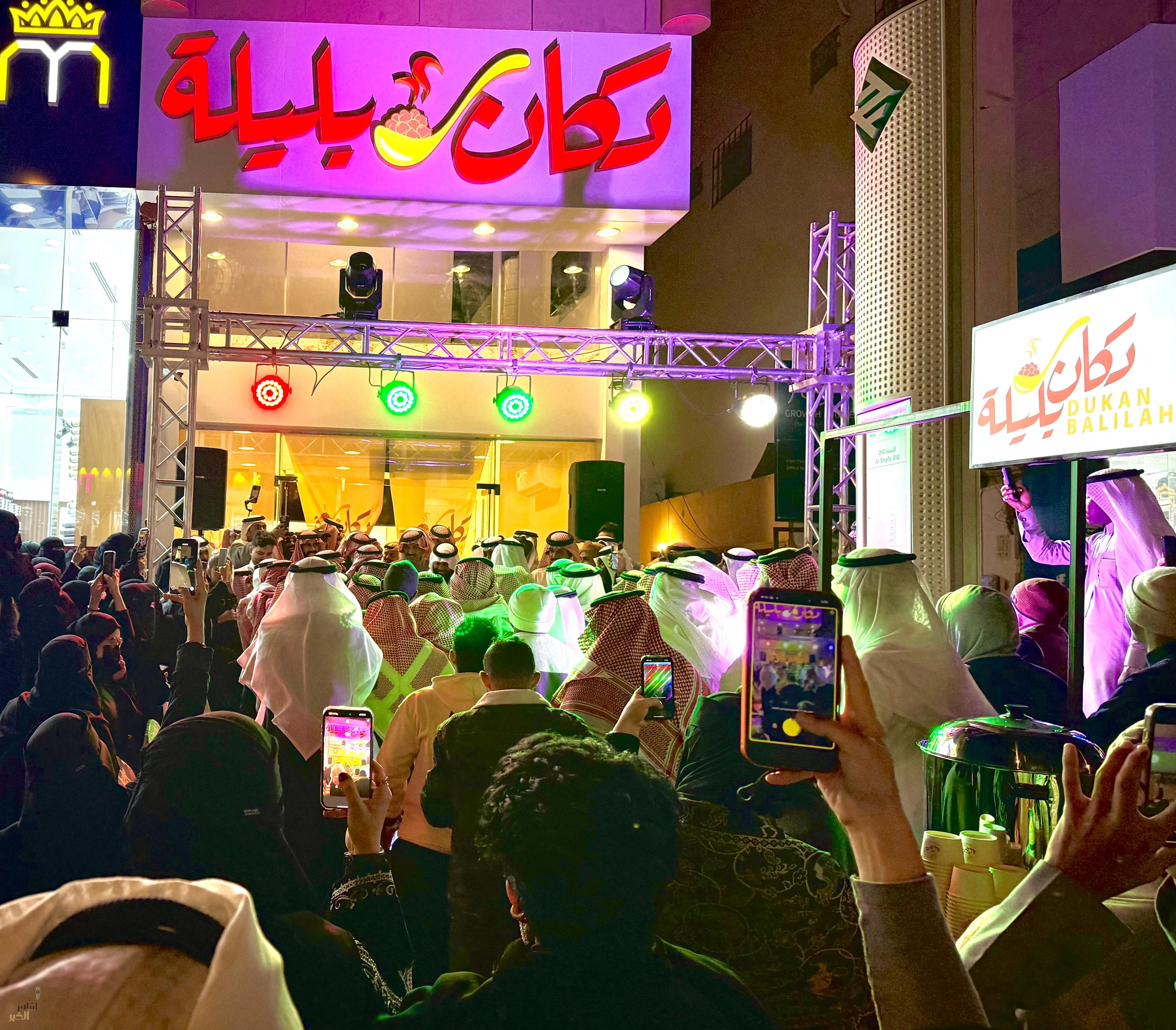 نجوم السياحة يُضيئون افتتاح «دكان بليلة» فرعه الخامس بحي لبن