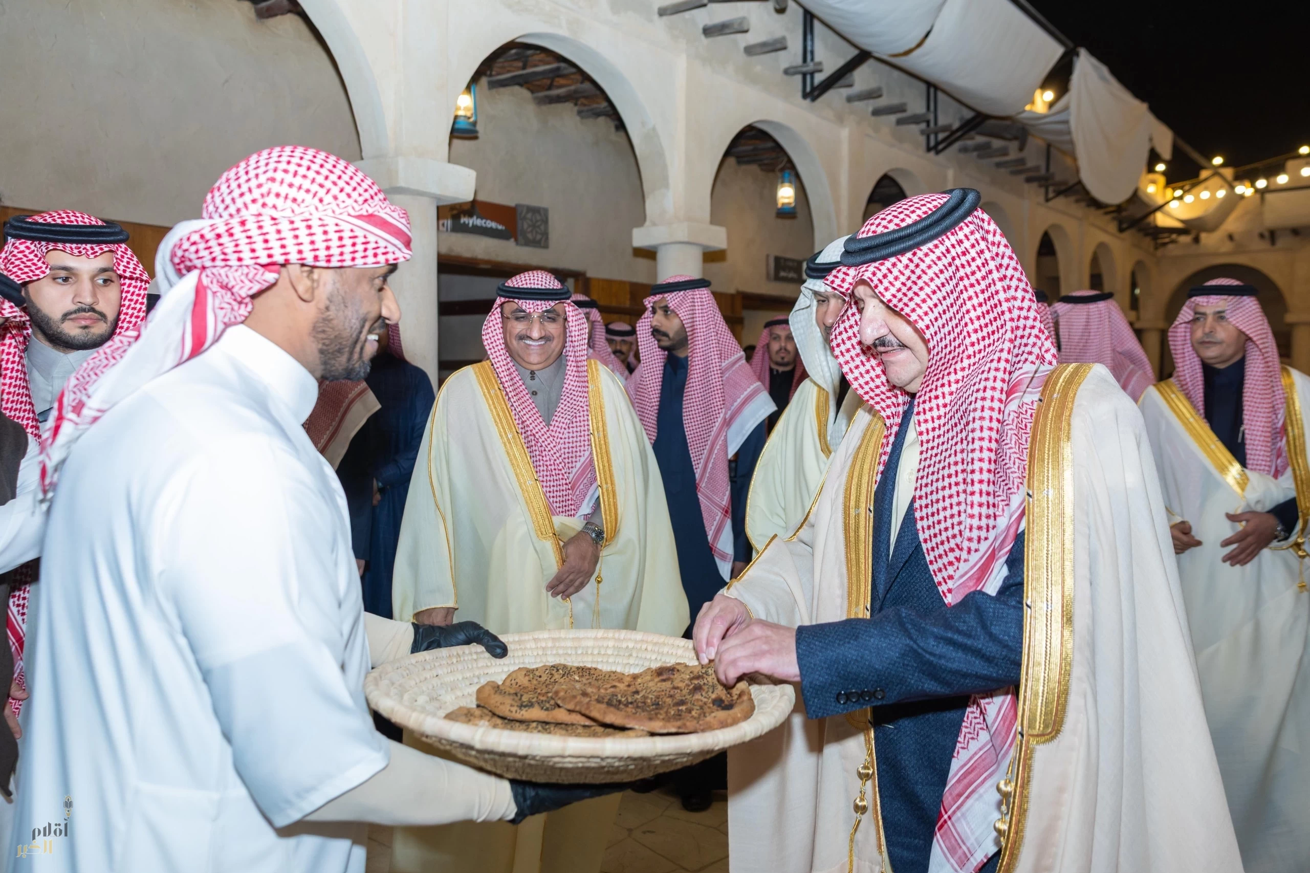 أمير المنطقة الشرقية يدشّن مهرجان تمور الأحساء 