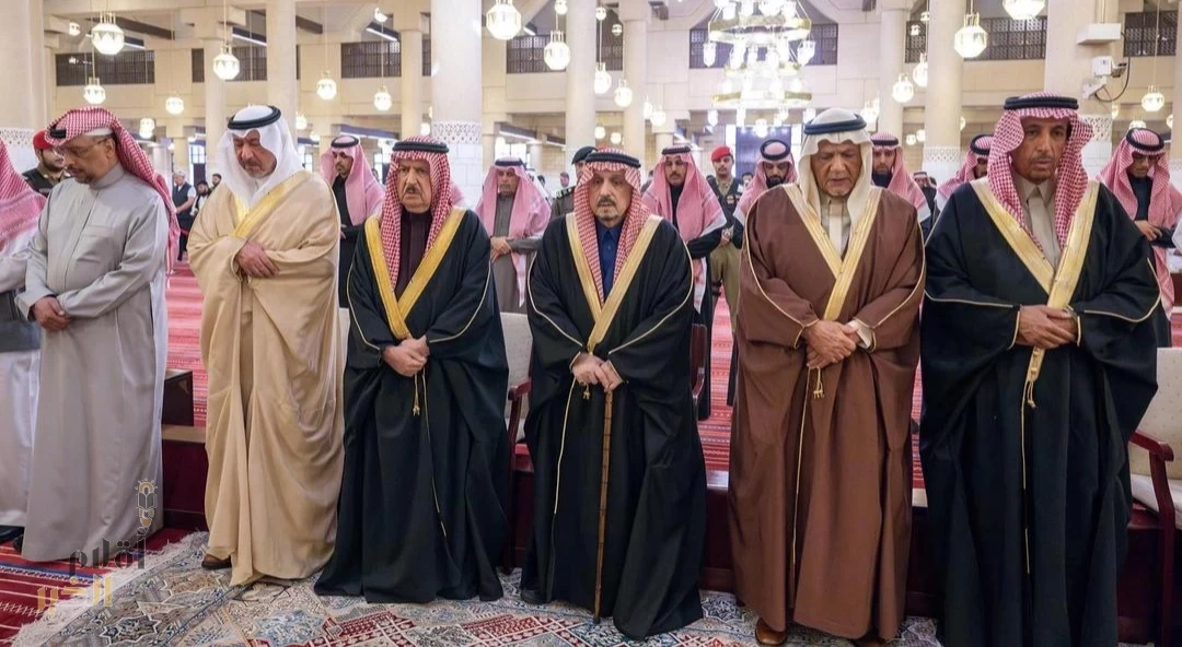 أمير منطقة الرياض يؤدي صلاة الميت على والدة الأمير شقران بن سعود بن عبدالعزيز