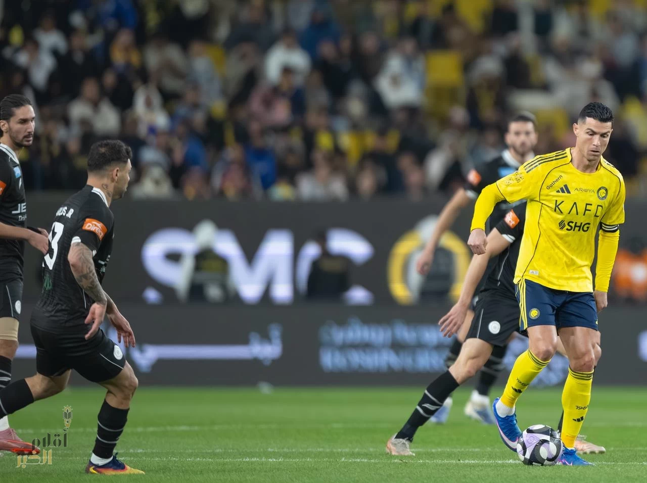 النصر يستعيد توازنه بثلاثية مثيرة في مرمى الشباب