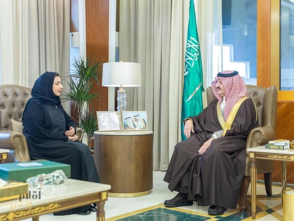 أمير المنطقة الشرقية يستقبل مدير الأحوال المدنية ويطّلع على التقرير السنوي