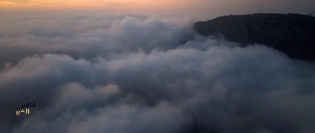 السحاب يعانق قمم جبال "شدا الأسفل" بالمخواة