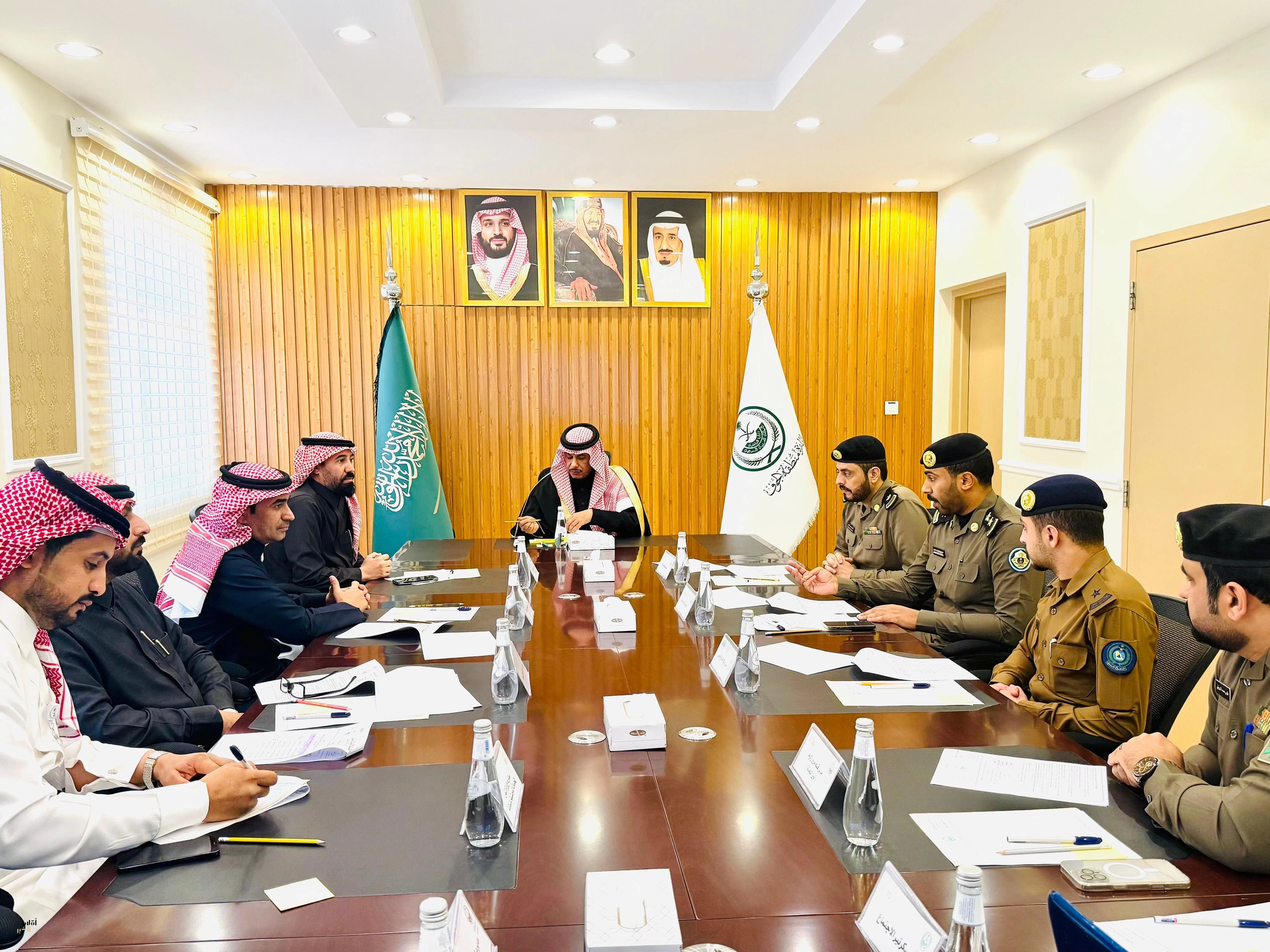 محافظ صوير يرأس اجتماع اللجنة الفرعية للسلامة المرورية بالمحافظة