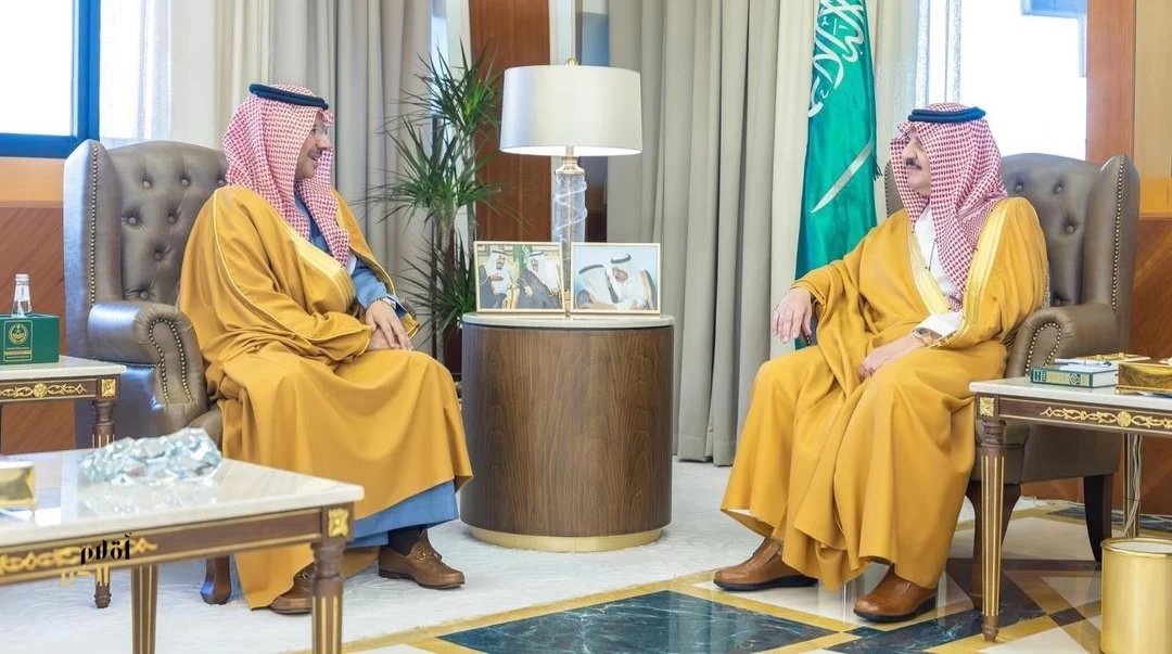 أمير المنطقة الشرقية يستقبل نائب وزير الموارد البشرية والتنمية الاجتماعية للعمل